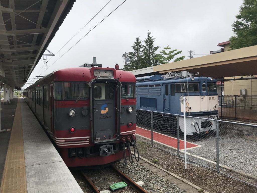 軽井沢駅に停車するしなの鉄道
