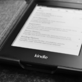 読書で目が疲れる人にオススメ!目に優しいタブレットはAmazon Kindleで決まり